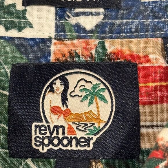 Reyn Spooner Button Down 2018 Christmas Hawaiian Shirt Size Large - Picture 7 of 10